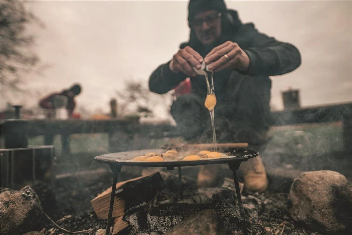 Robens Bighorn Pfanne, 3-Beinig, 48x44x23cm, Schwarz – Bild 7