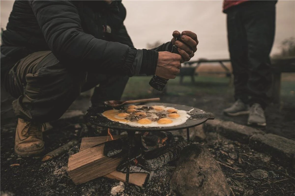 Robens Bighorn Pfanne, 3-Beinig, 48x44x23cm, Schwarz – Bild 8